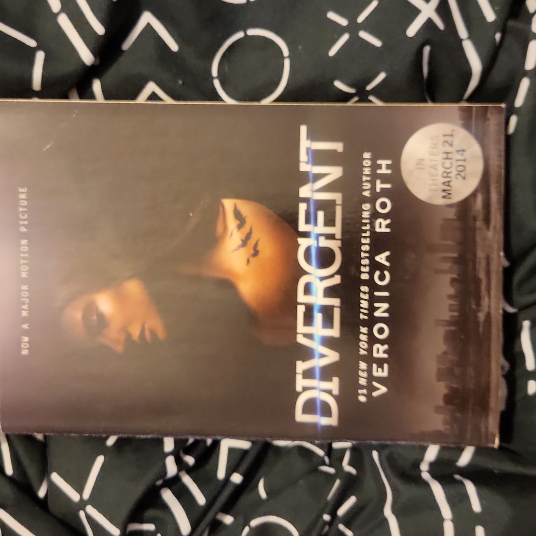 Divergent Movie Tie-In Edition