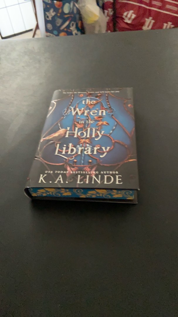 The Wren in the Holly Library (Deluxe Limited | PangoBooks