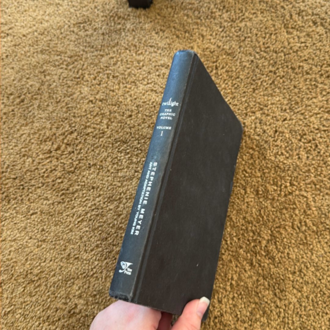 Twilight: the Graphic Novel, Vol. 1