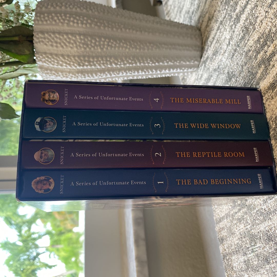 A Series of Unfortunate Events #1-4 Netflix Tie-In Box Set