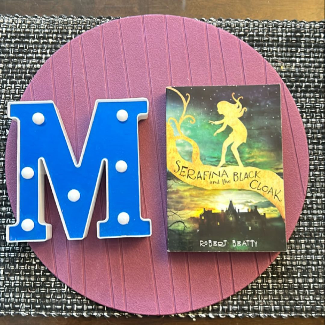 Serafina and the Black Cloak