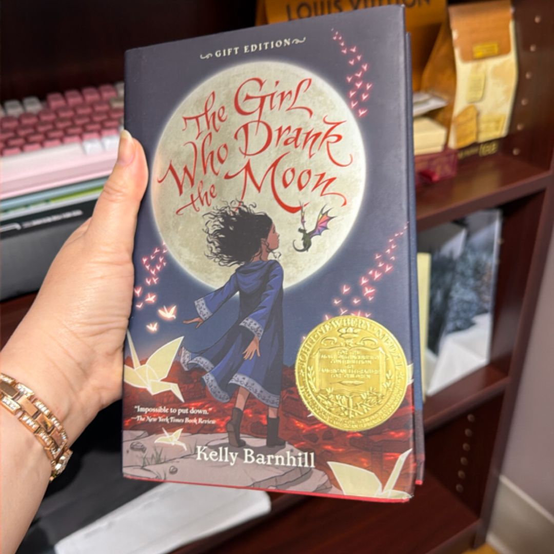 The Girl Who Drank the Moon (Winner of the 2017 Newbery Medal) - Gift Edition