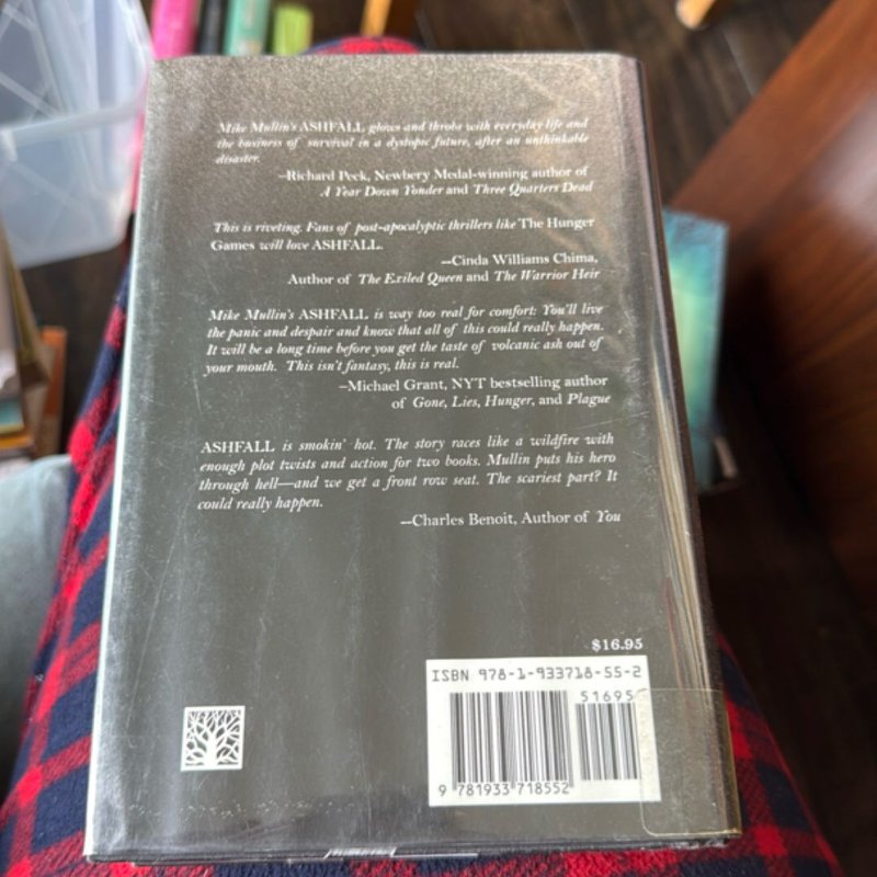 Ashfall by Mike Mullin, Hardcover | Pangobooks