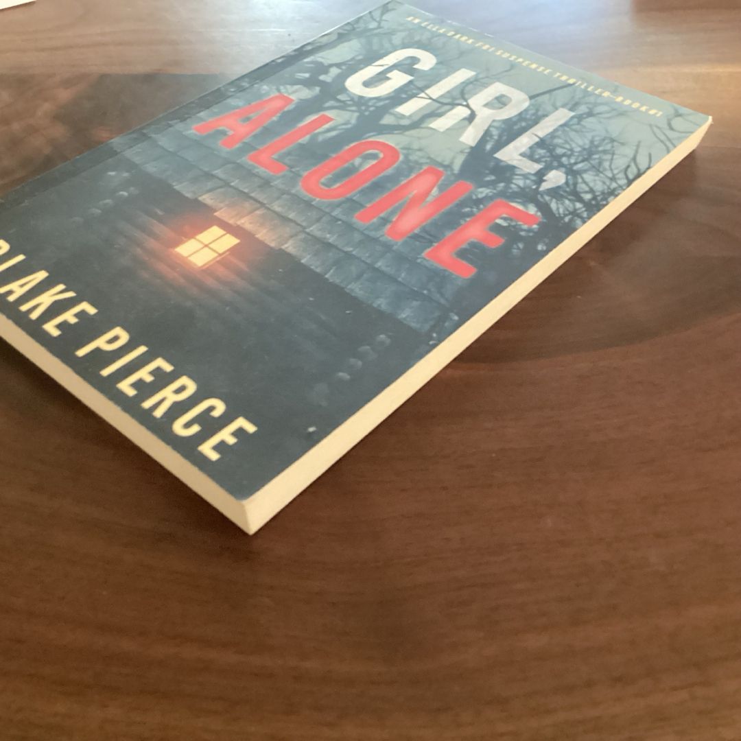 Girl, Alone (an Ella Dark FBI Suspense Thriller-Book 1)