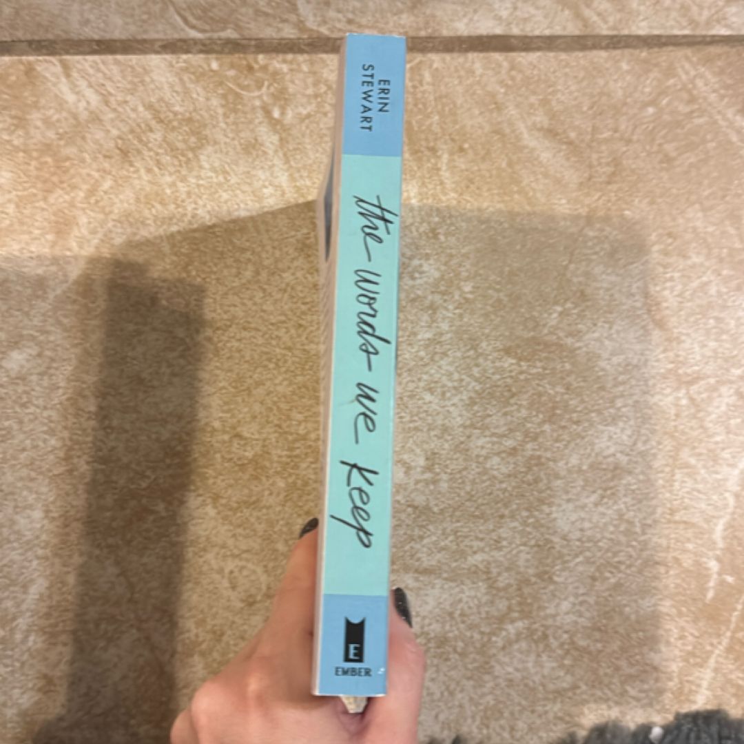 The Words We Keep by Erin Stewart, Paperback | Pangobooks