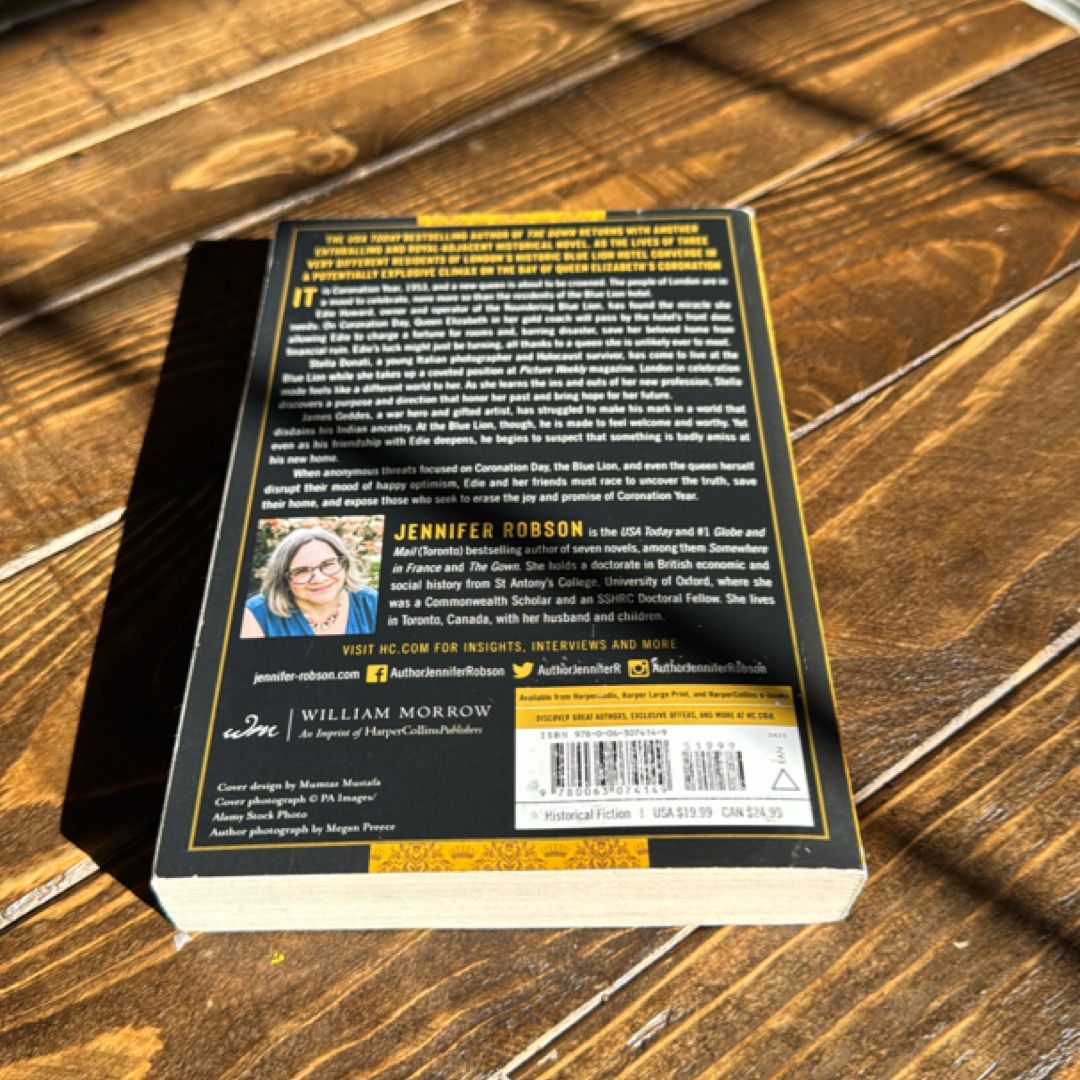Coronation Year by Jennifer Robson, Paperback | Pangobooks