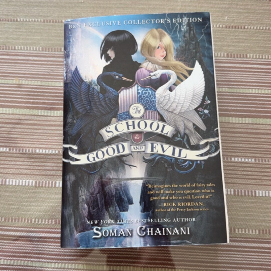 The School for Good and Evil (B&N Exclusive Edition) (The School for Good and Evil Series #1)