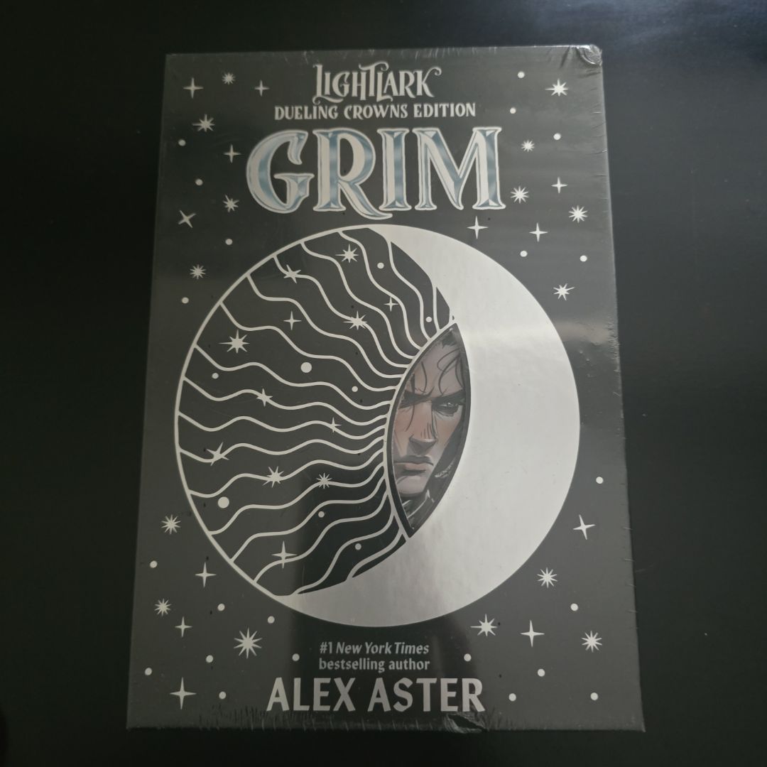 Grim and Oro: Dueling Crowns Edition (a Lightlark Saga Deluxe Companion Book)