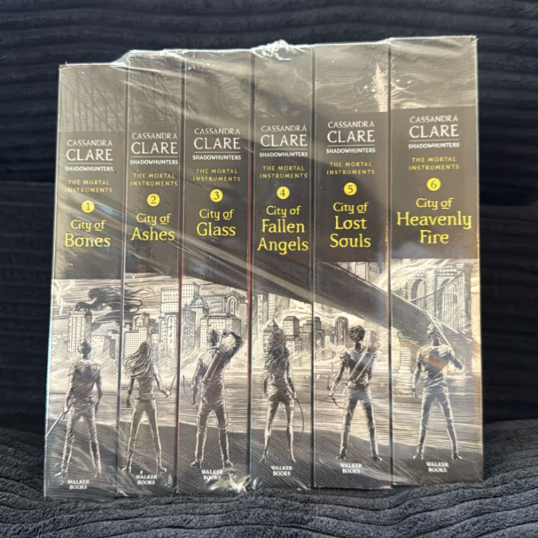 MORTAL INSTRUMENTS COMPLETE BOX SET.