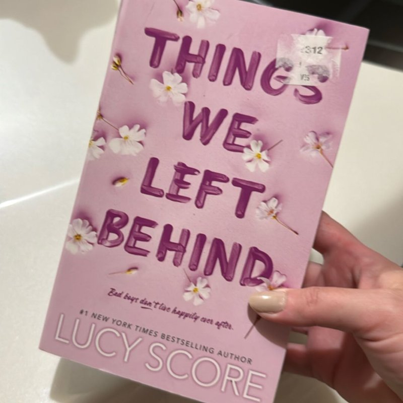 Things we left behind by Lucy score, Paperback | Pangobooks