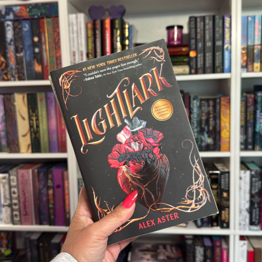 Lightlark (the Lightlark Saga Book 1)