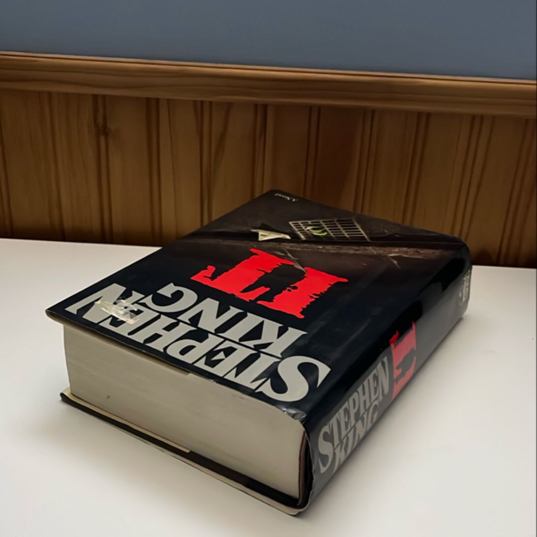It - First Edition by Stephen King, Hardcover | Pangobooks