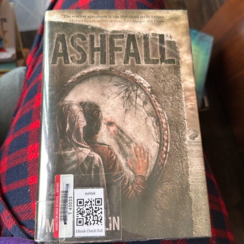 Ashfall by Mike Mullin, Hardcover | Pangobooks