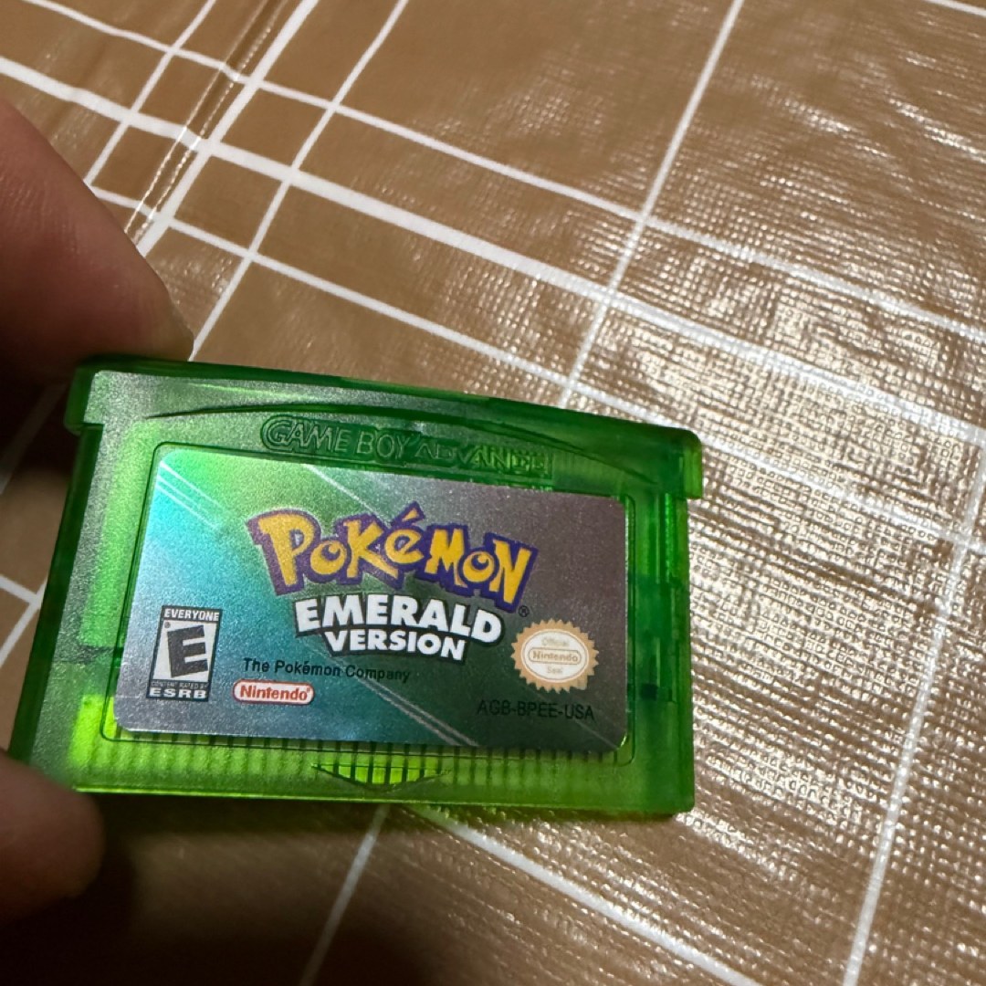 Pokemon emerald version GBA reproduction 