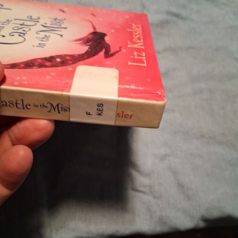 Emily Windsnap and the Castle in the Mist