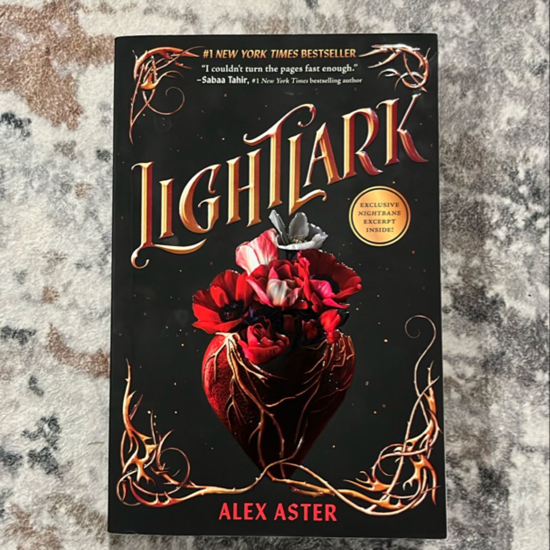 Lightlark (the Lightlark Saga Book 1)