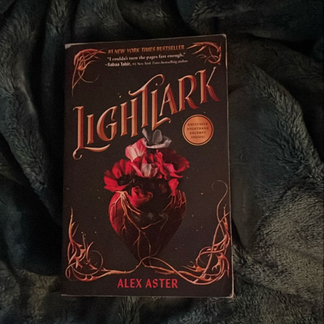 Lightlark (the Lightlark Saga Book 1)