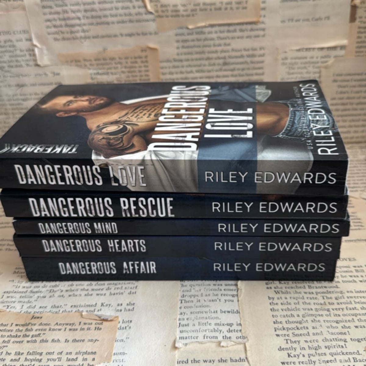 Takeback Bundle by Riley Edwards, Paperback | Pangobooks