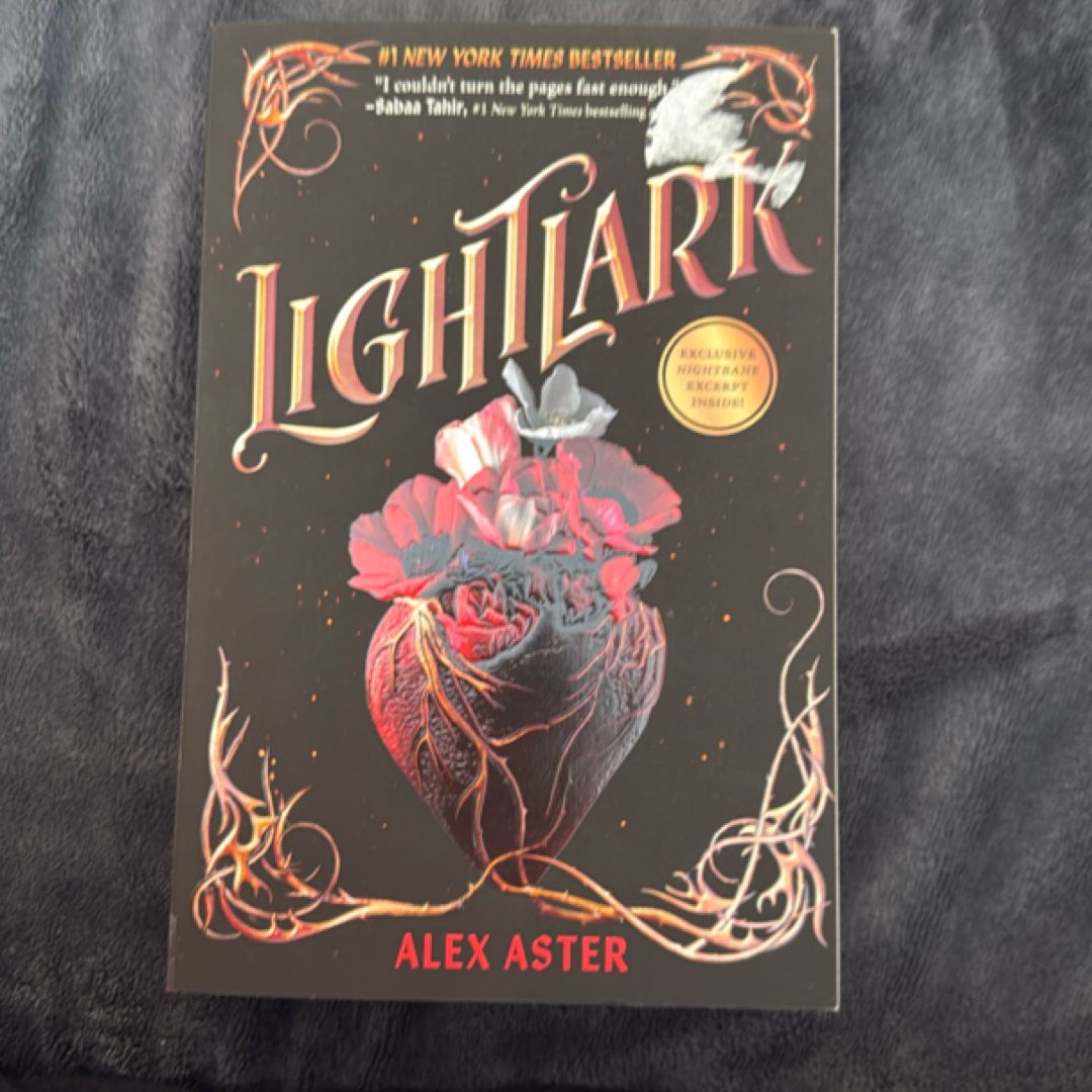 Lightlark (the Lightlark Saga Book 1)