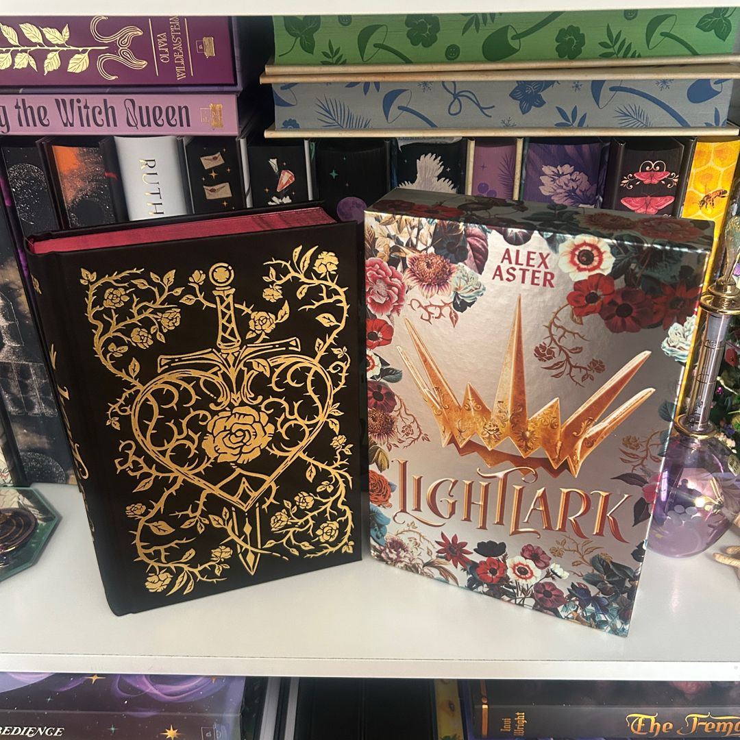 Lightlark: Collector's Edition (the Lightlark Saga Book 1)