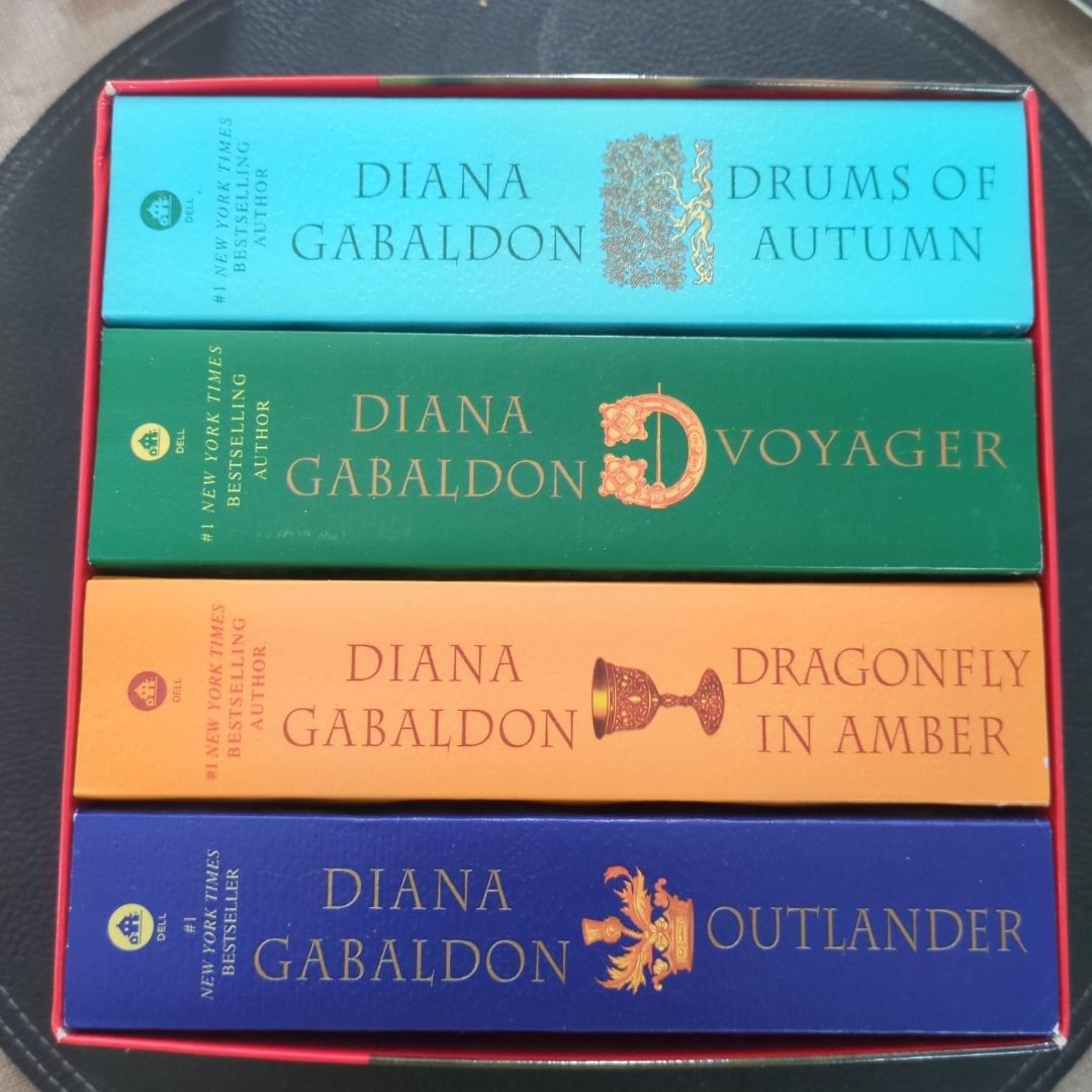 Outlander 4-Copy Boxed Set