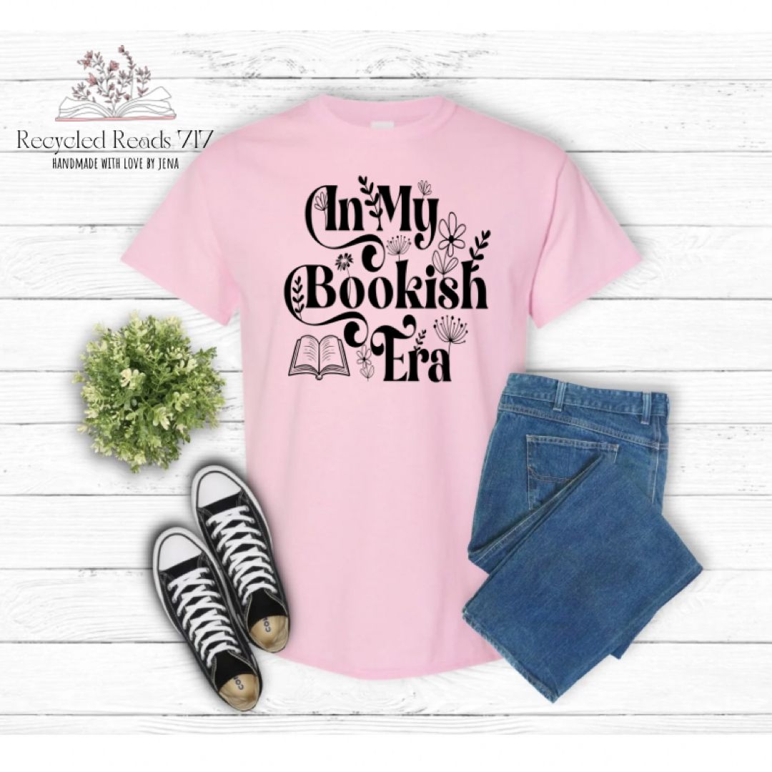 In my bookish era tee 🩷