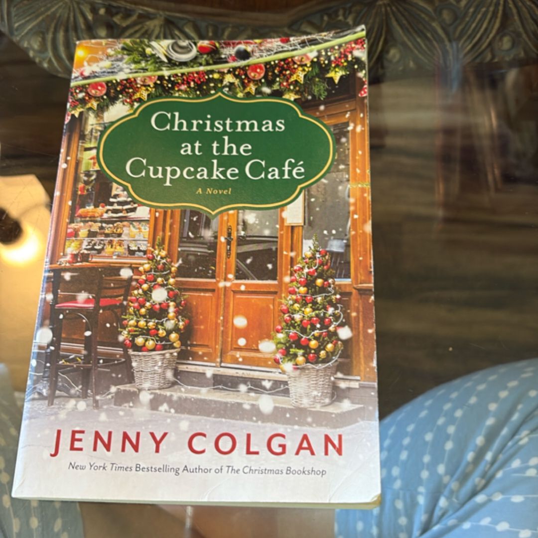 Christmas at the Cupcake Cafe