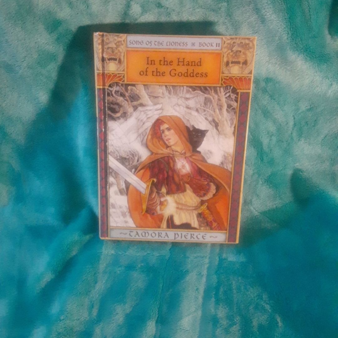 In the Hand of the Goddess - Song of the Lioness book 2,  2nd print Atheneum  hardcover. Cover slice