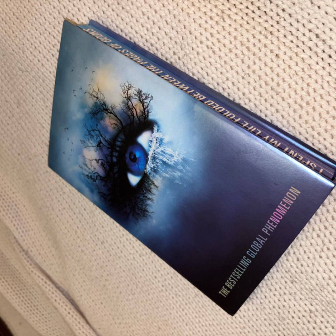 Shatter Me Collector's Deluxe Limited Edition