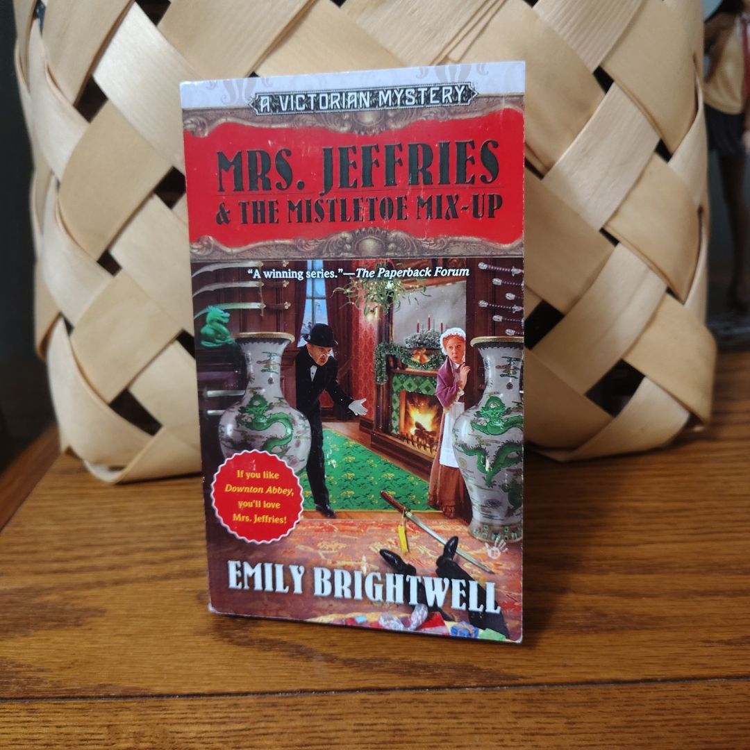 Mrs. Jeffries and the Mistletoe Mix-Up