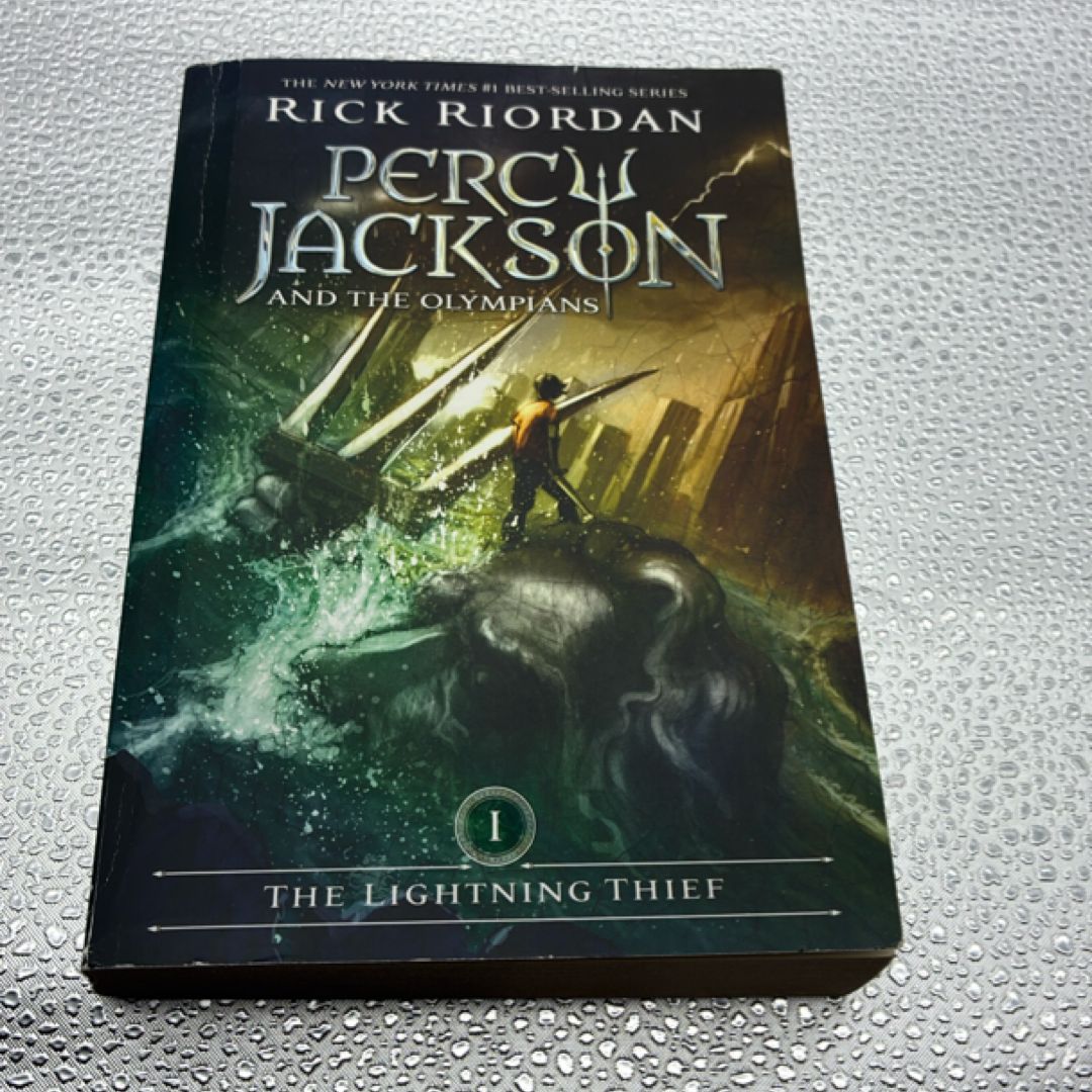 The Lightning Thief (Percy Jackson and the Olympians, Book One)