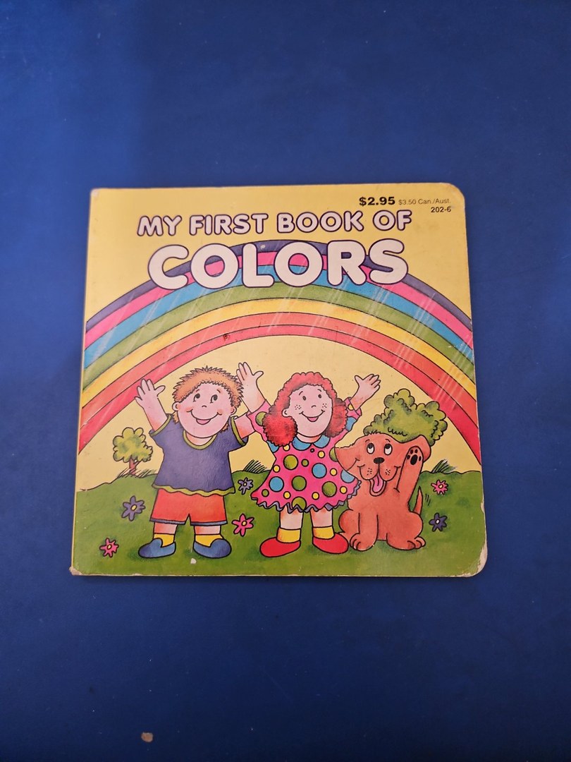 MY FIRST BOOK OF COLORS