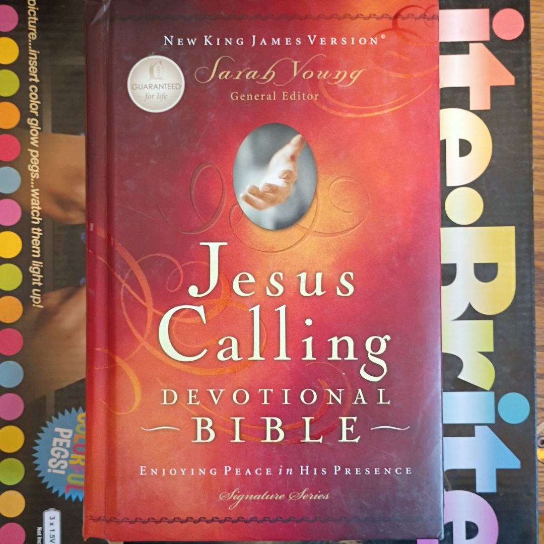 Jesus Calling Devotional Bible, NKJV