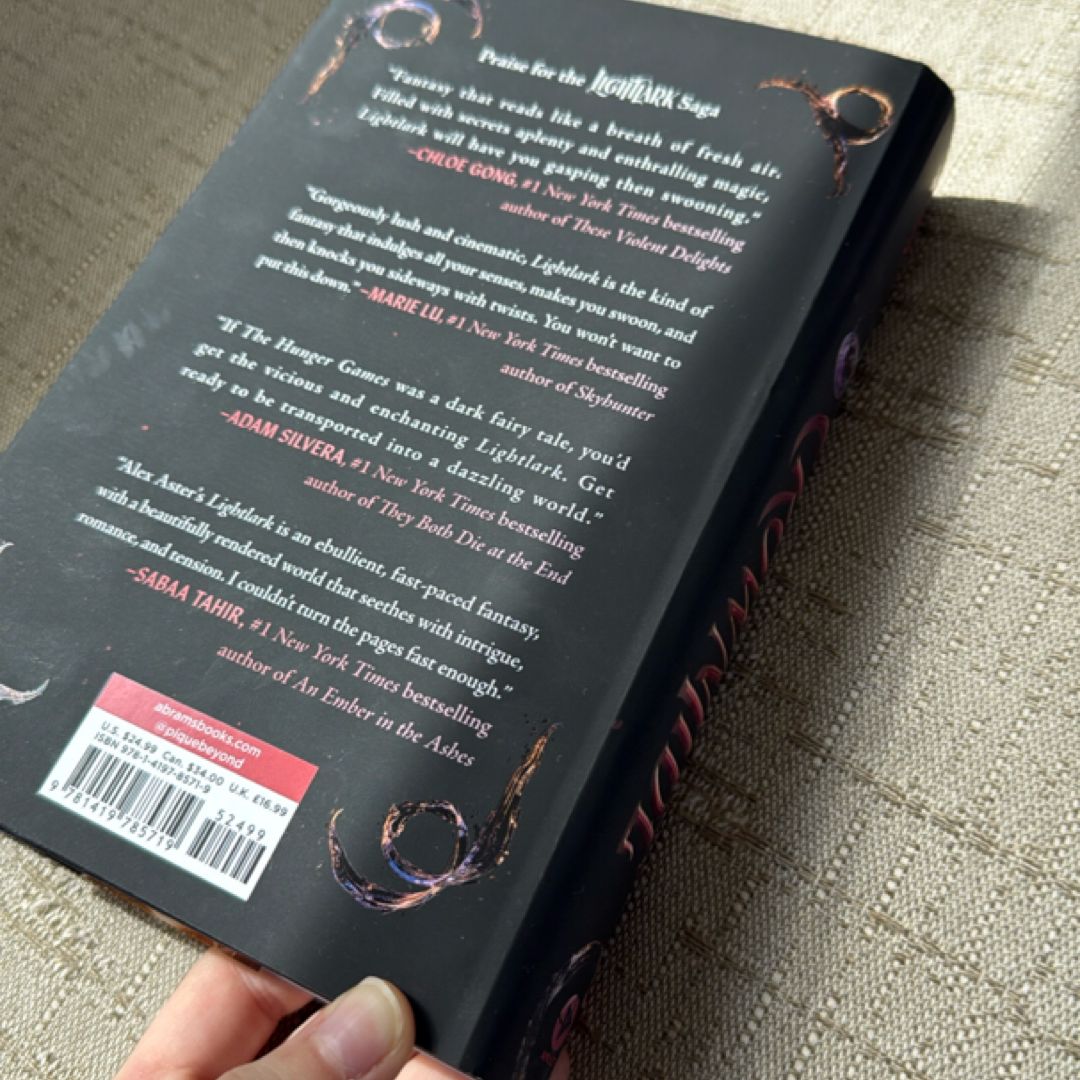 Crowntide (the Lightlark Saga Book 4)