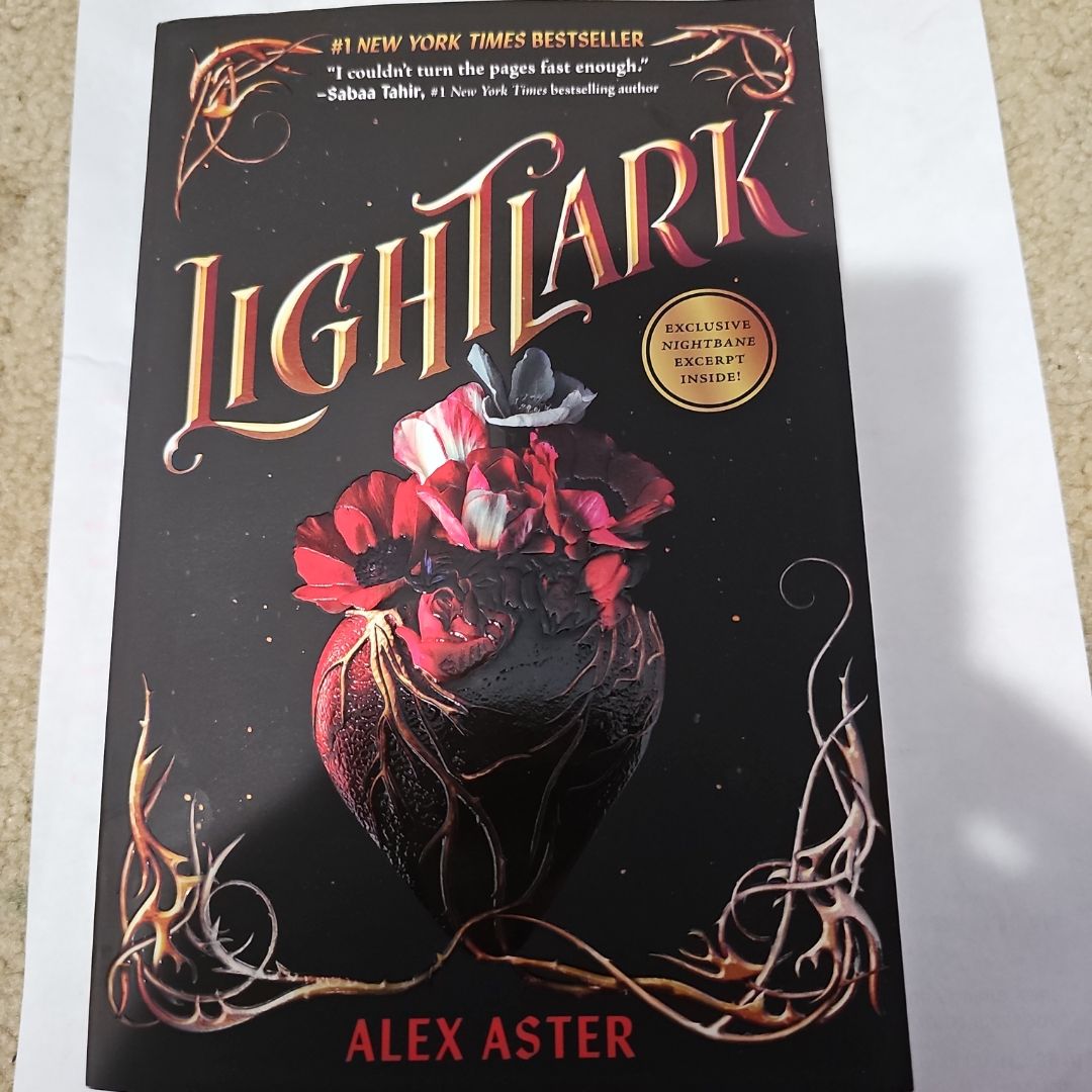 Lightlark (the Lightlark Saga Book 1)