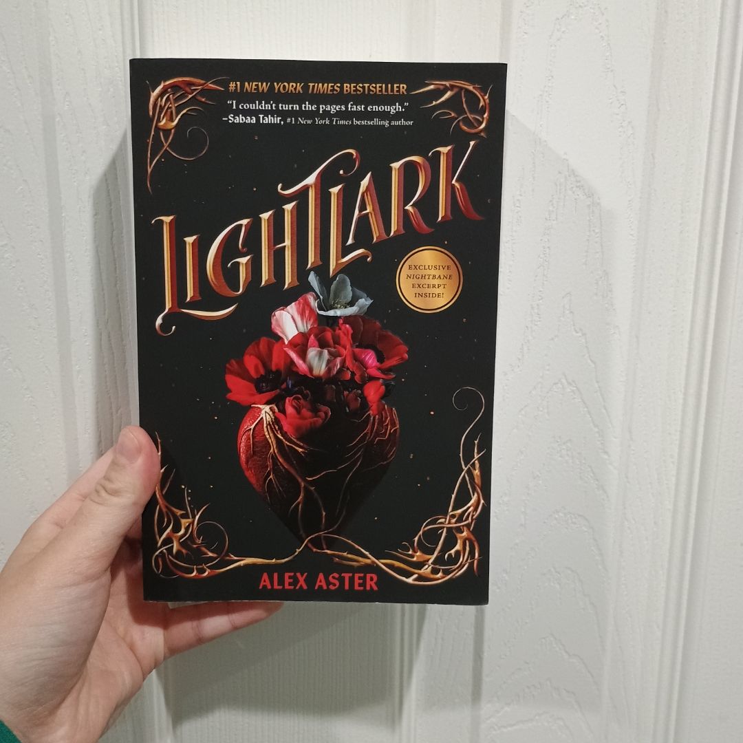 Lightlark (the Lightlark Saga Book 1)