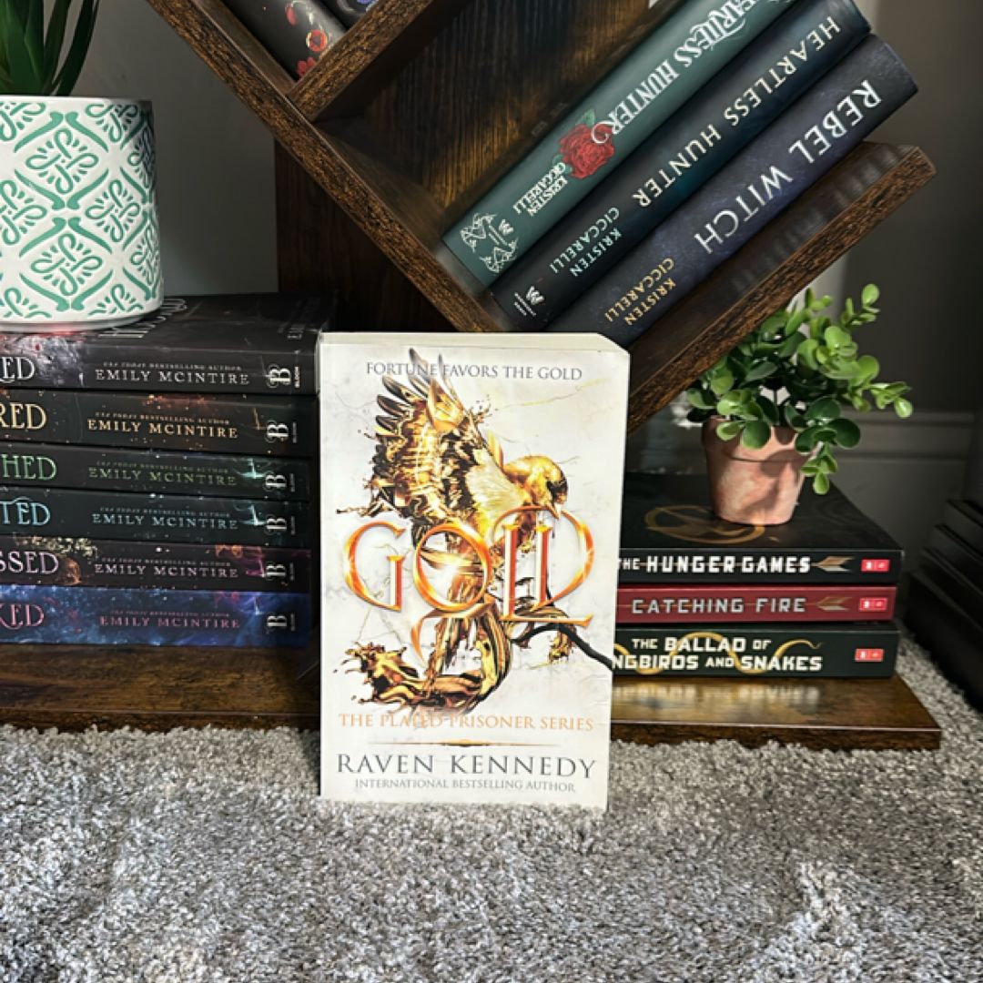 Gild by Raven Kennedy, Paperback | Pangobooks