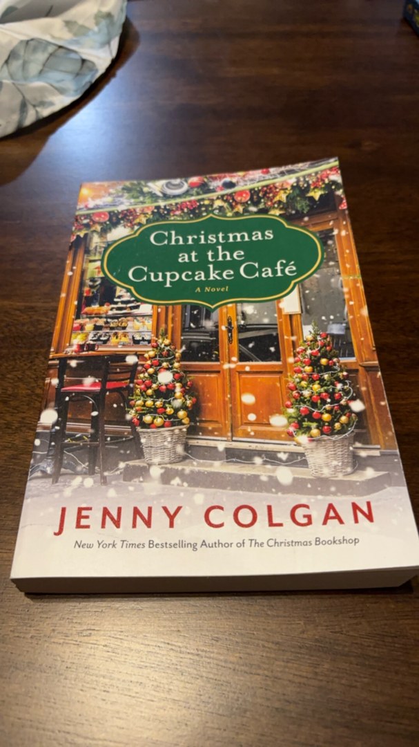 Christmas at the Cupcake Cafe