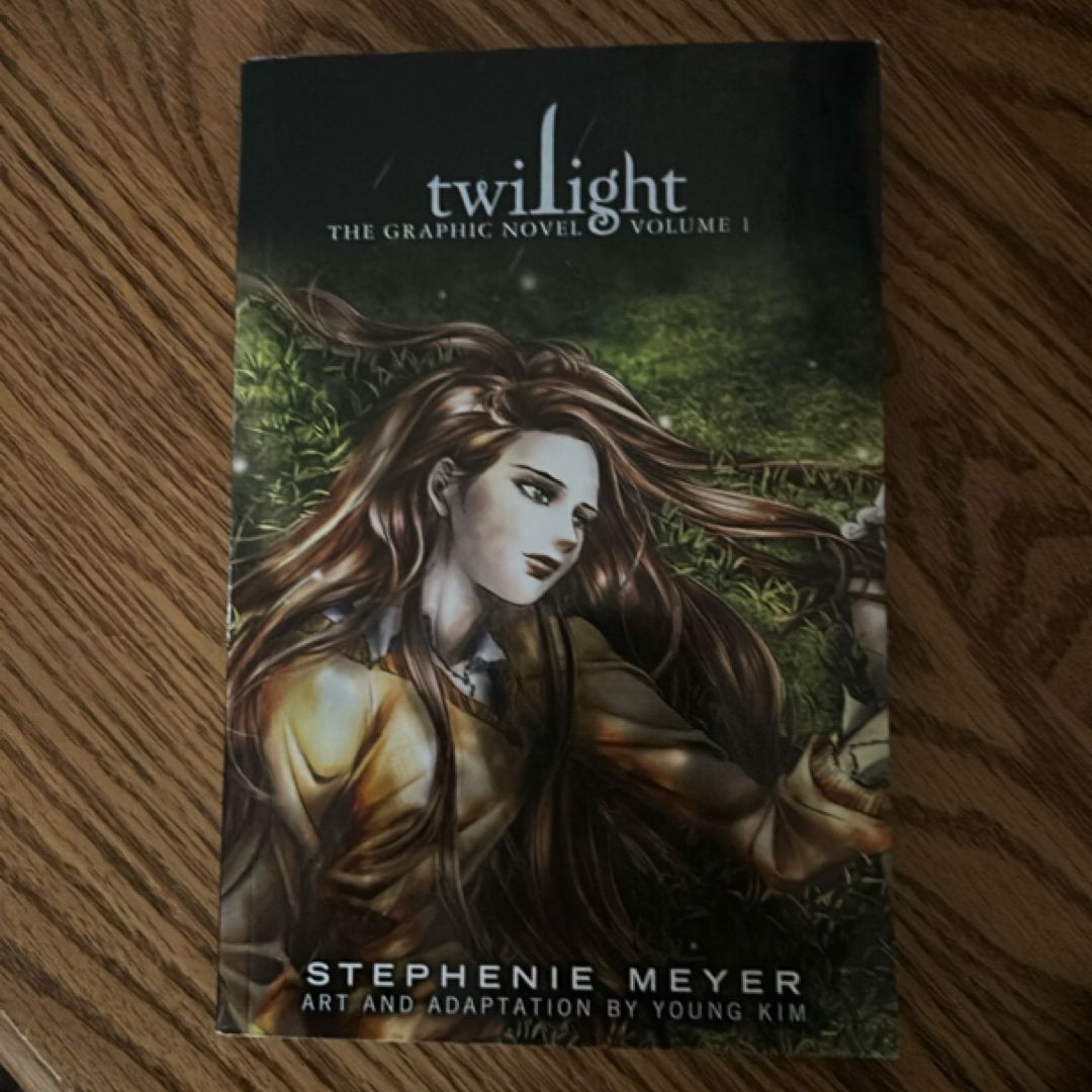 Twilight: the Graphic Novel, Vol. 1