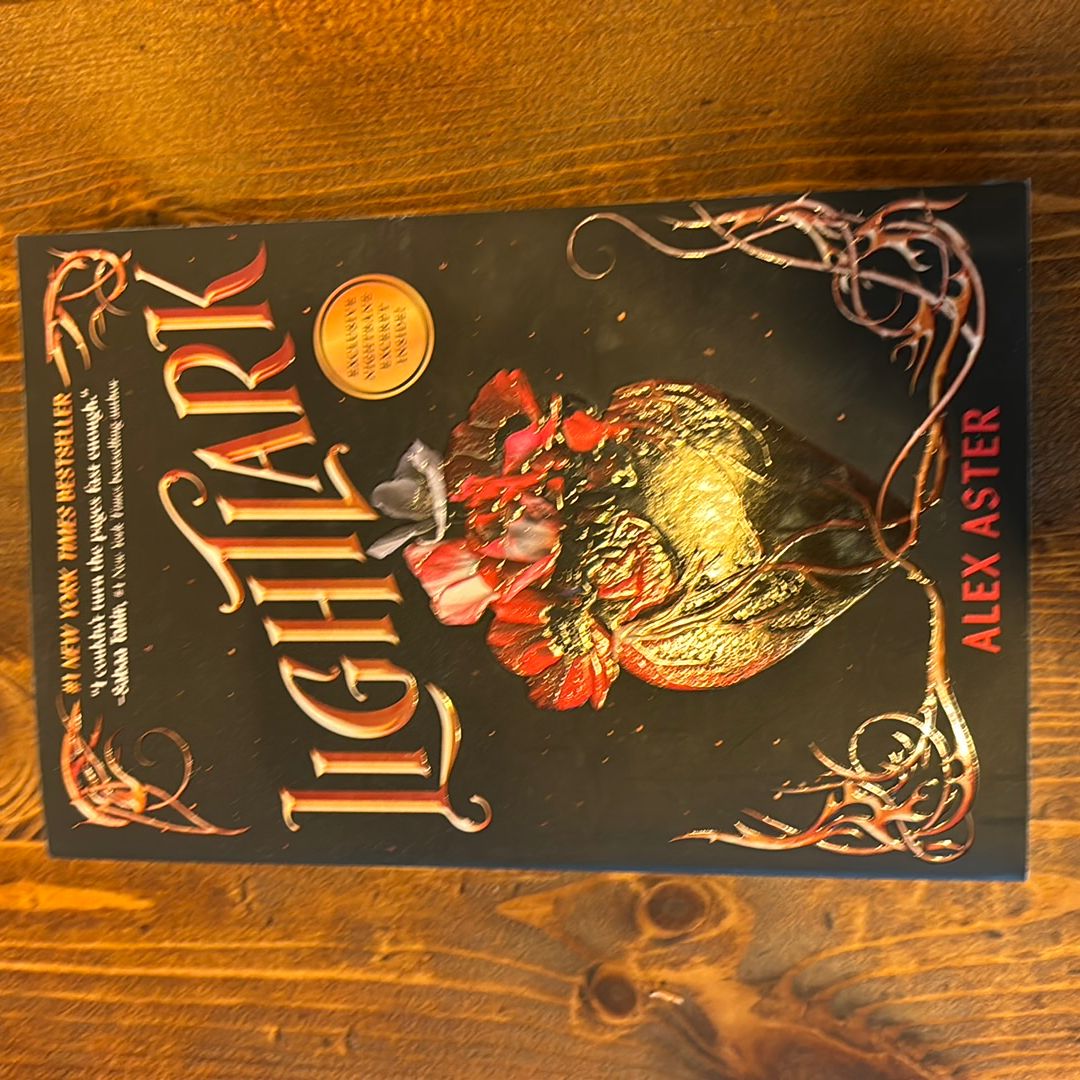 Lightlark (the Lightlark Saga Book 1)