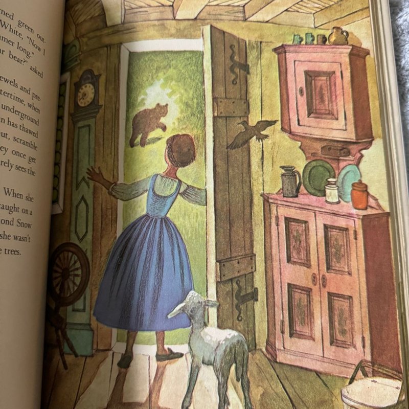 VINTAGE Snow White and Rose Red