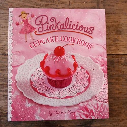 Pinkalicious Cupcake Cookbook