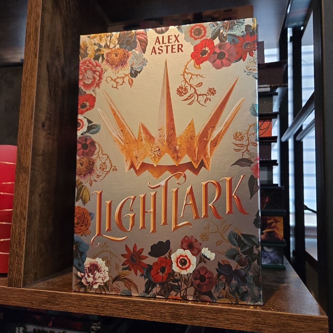 Lightlark: Collector's Edition (the Lightlark Saga Book 1)
