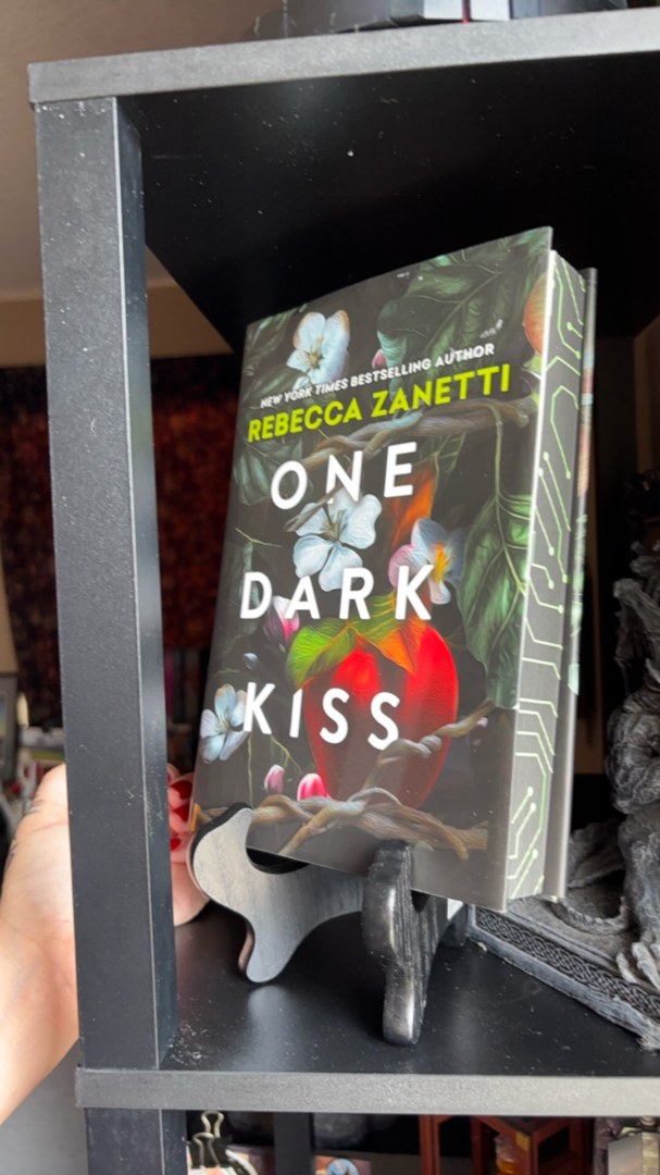 One Dark Kiss: Deluxe Special Edition