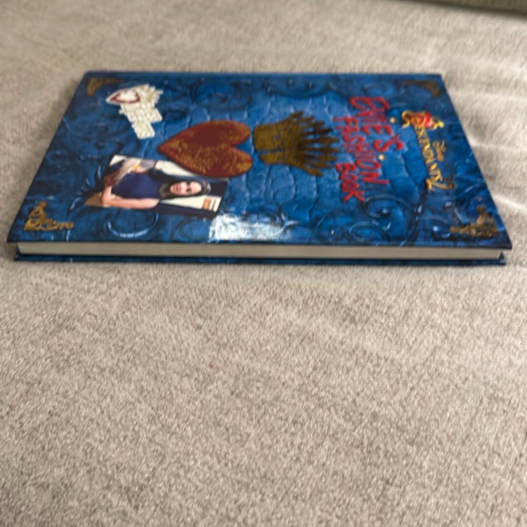 Descendants 2 Evie's Fashion Book