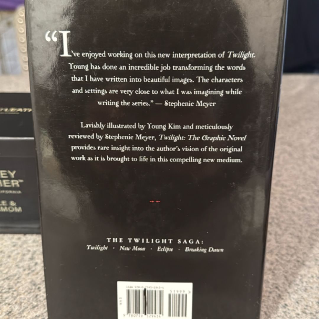Twilight: the Graphic Novel, Vol. 1
