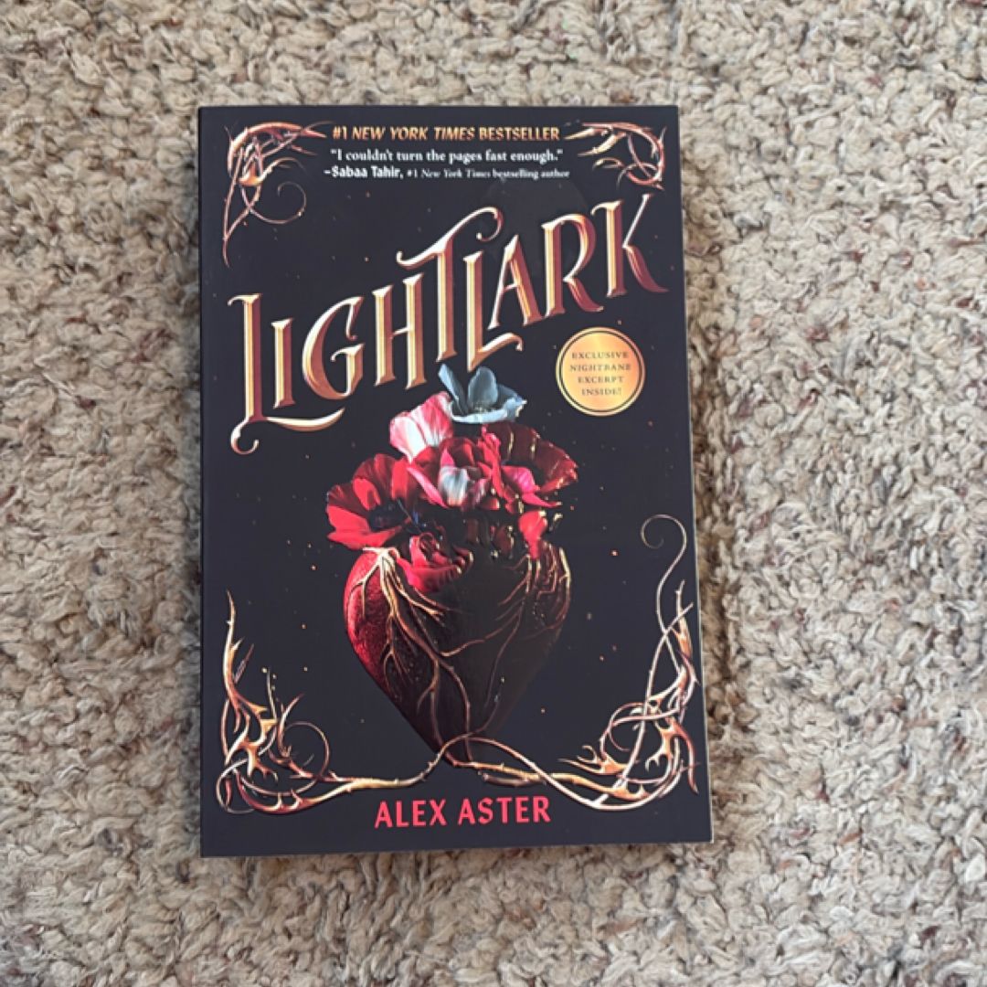Lightlark (the Lightlark Saga Book 1)