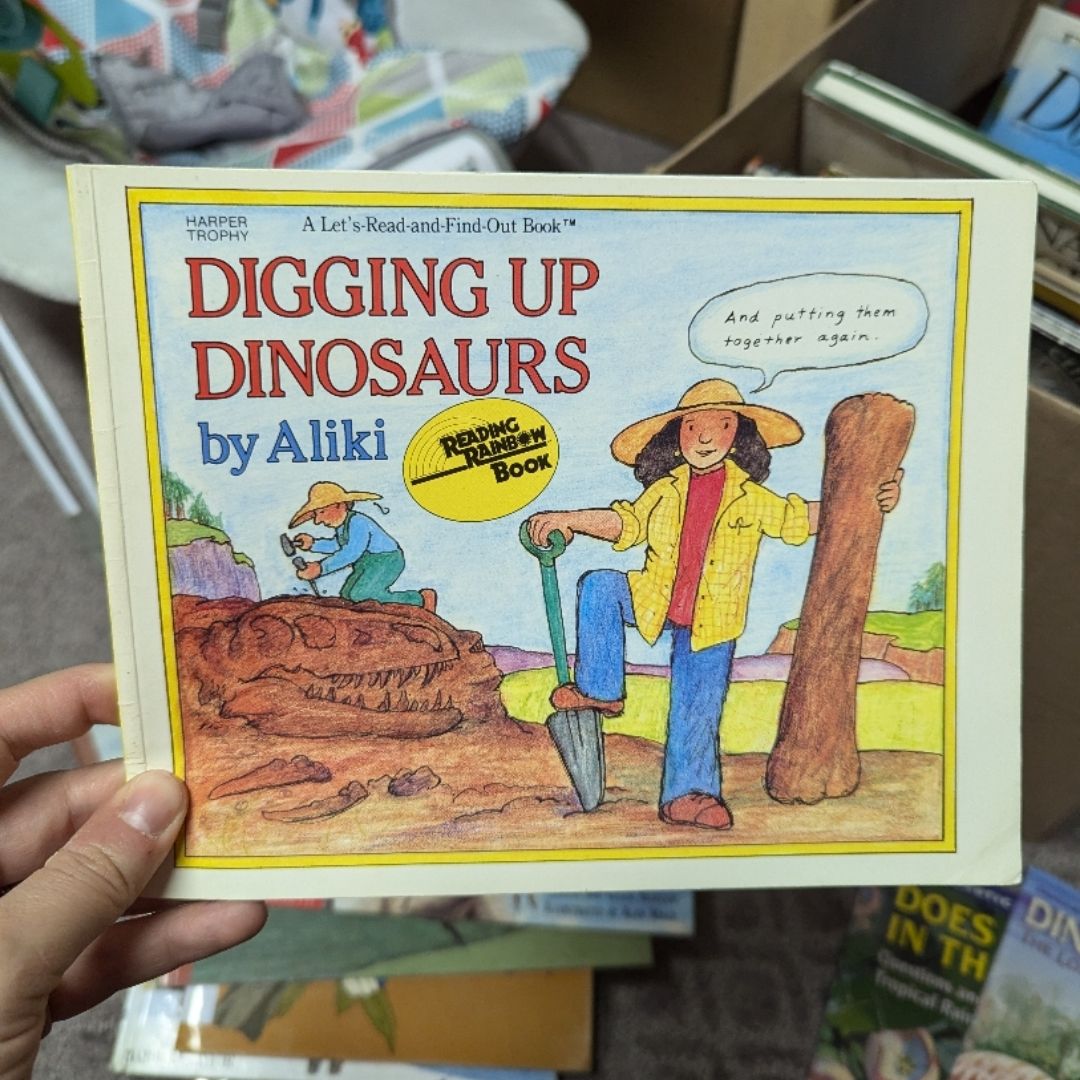 Digging up Dinosaurs by Aliki (Illustrator)