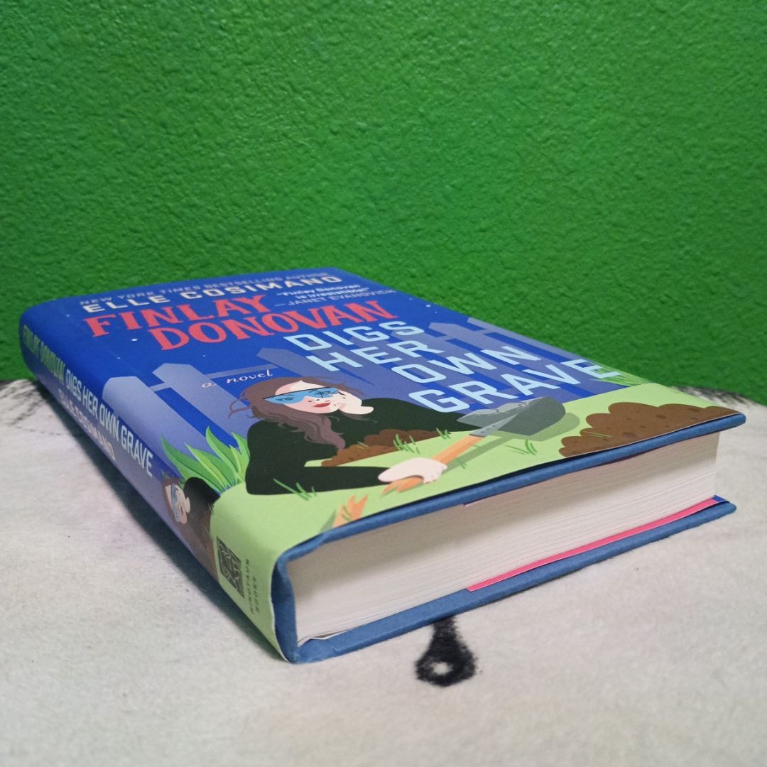 Finlay Donovan Digs Her Own Grave - First Edition (Printing 1)
